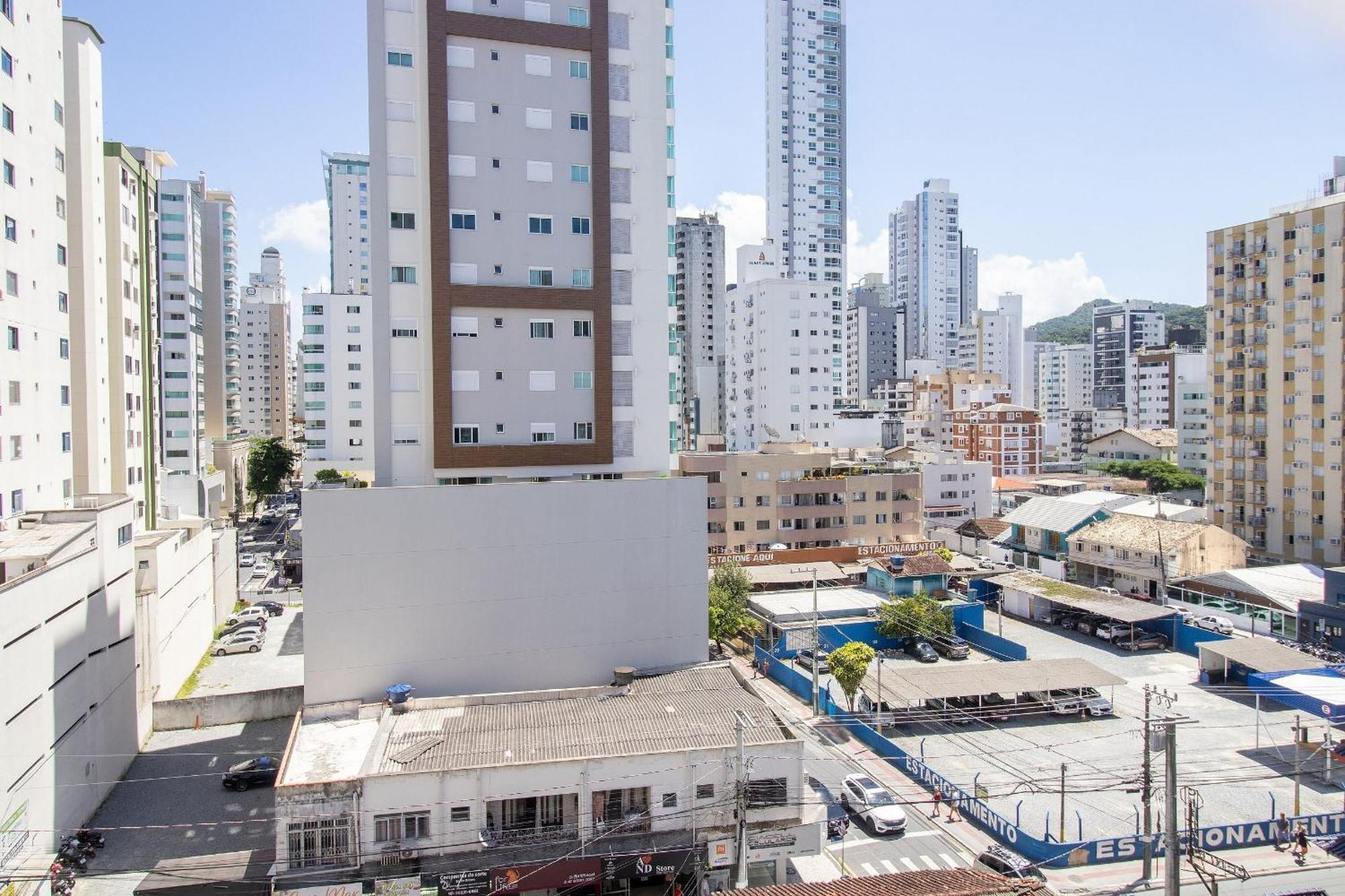 Апартаменты Bk34 - 2 Dorm Climatizados, Prox Calcadao, Garagem Балнеариу-Камбориу Экстерьер фото